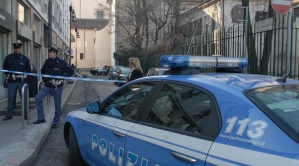 roman omorat in italia a fost injunghiat in fata a zeci de persoane