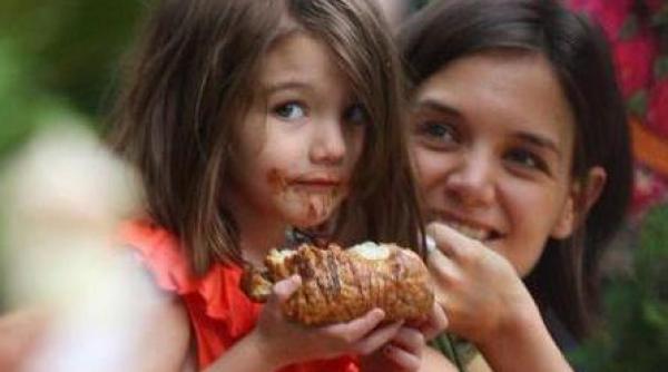 tom cruise nu mai locuieste cu katie holmes