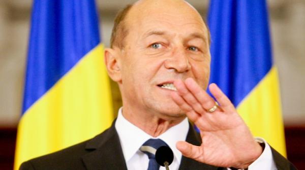 basescu romanii sunt mintiti zilnic fete rujate vorbesc de banisorii oamenilor