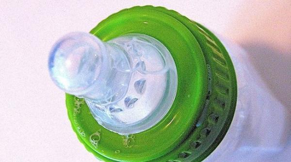 biberoanele din plastic ce contin bisfenol a retrase de pe piata din luna martie