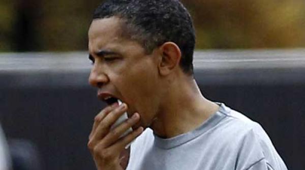 obama lovit cu cotul in gura 12 cusaturi