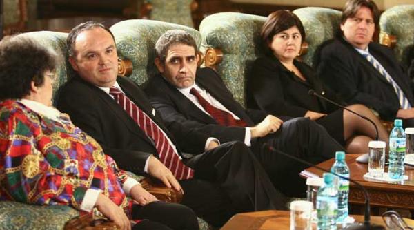 de ce joaca deputatii minoritatilor cum le canta majoritatea