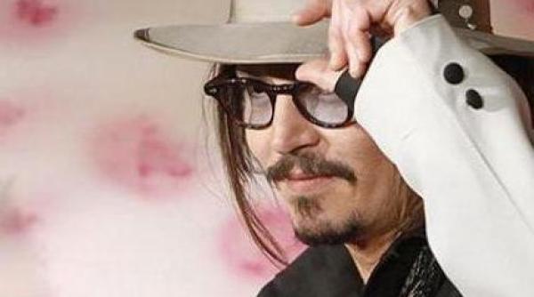 johnny depp cand sunt in franta nu folosesc nici macar telefonul