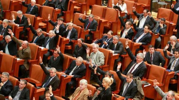 parlamentul a retrimis la guvern proiectul legii educatiei