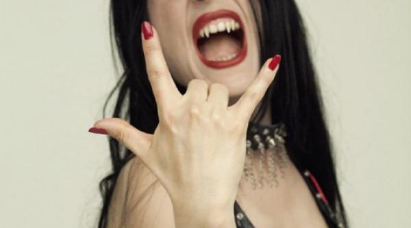 sonya scarlet vampirii raspund la chemarea vampirilor