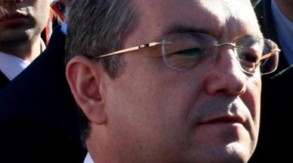 premierul boc onorat de garda huiduit de popor