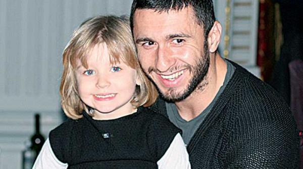 100 000 de euro stransi la balul caritabil floare de colt