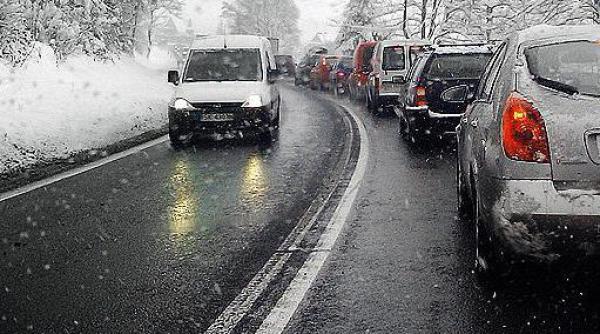 curse aeriene anulate trenuri blocate drumuri acoperite cu polei vezi zonele cu probleme