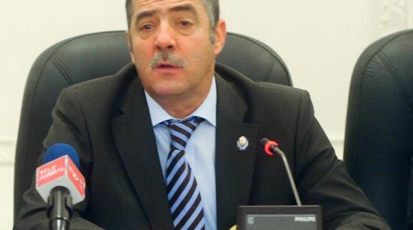 cezar preda duelul intre prostanaci pune puterea in situatii complet idioate