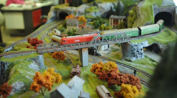 trenulete electrice love addiction