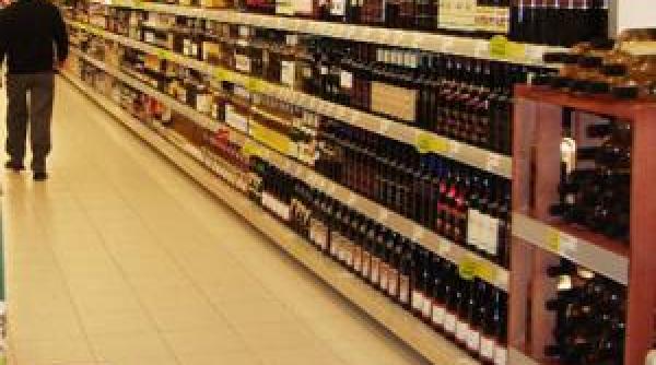 consumul de bauturi spirtoase a scazut cu un litru