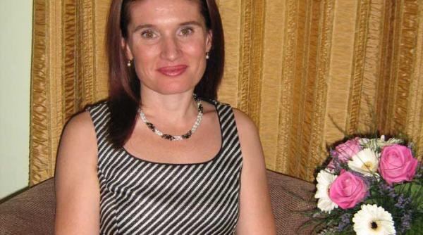 astazi e ziua ta angela laur