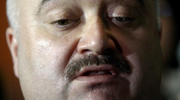 catalin voicu in puscarie te rog pune mi mai multa costita in fasole mi e foame