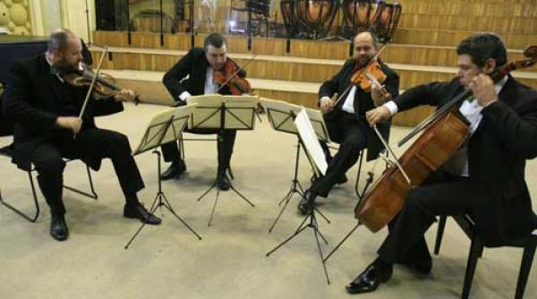 tudor chirila va colinda alaturi de ad libitum