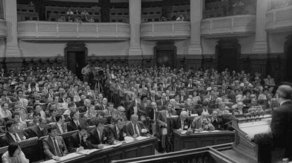 elita expertilor post comunisti