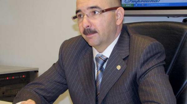 senatorul pdl banias prins cu minciunica