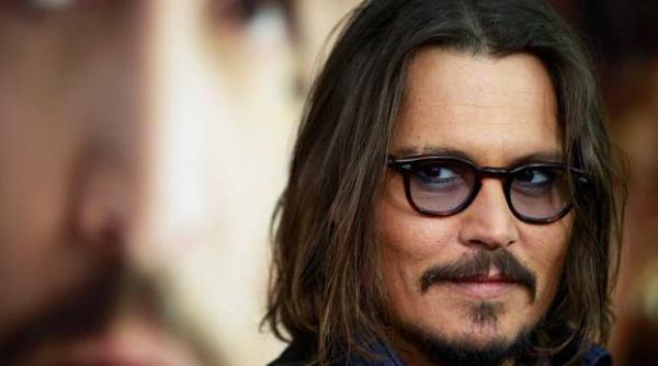 alice in wonderland si the tourist nominalizate la globurile de aur 2011