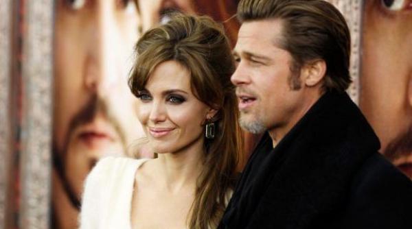 angelina jolie nu poate sa faca nici macar o baie singura