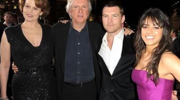 actorii principali din avatar au primit de la james cameron cate o toyota ecologica