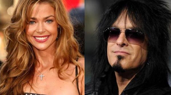 denise richards are o relatie cu basistul trupei motley crue