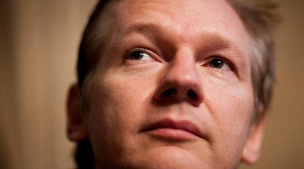 julian assange eliberat conditionat dar cu bratara de localizare