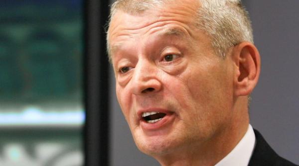 oprescu catre directorul ratb va scoateti oamenii acum aluneca cetatenii ca pe patinoar