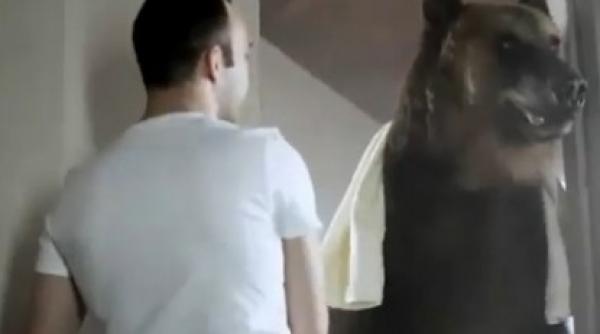 video iniesta si a facut un prieten cu greutate vezi cine e