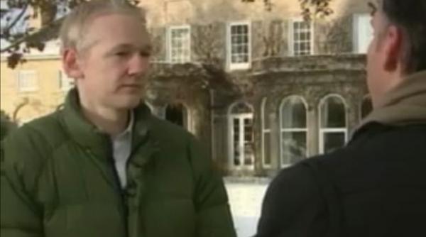 julian assange catre un jurnalist abc news scarba tabloida