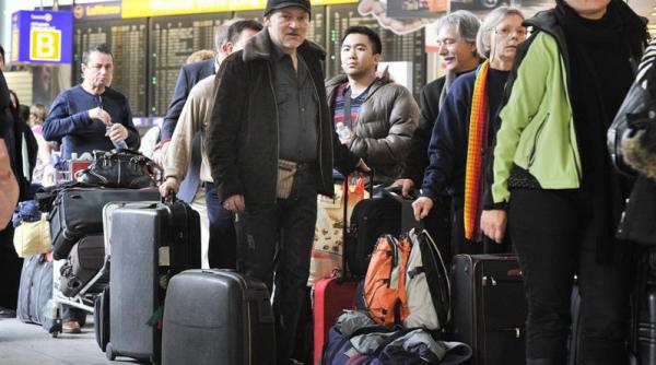100 de romani blocati pe aeroportul din dusseldorf din cauza conditiilor meteo