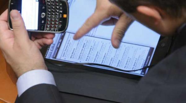 fita de parlamentar pe timp de criza ipad