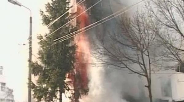 explozia de la bacau provocata de o acumulare de gaze la parterul blocului