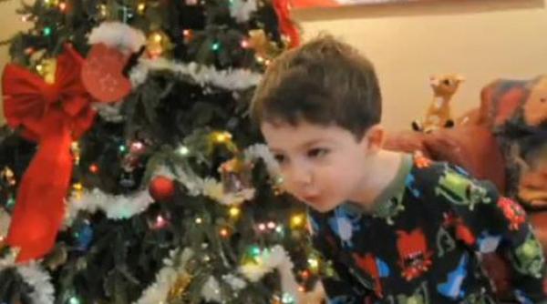 un pusti face o criza de nervi din cauza cadoului primit de craciun vezi ce a gasit baiatul sub brad