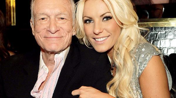 hugh hefner s a logodit cu crystal harris playmate decembrie 2009