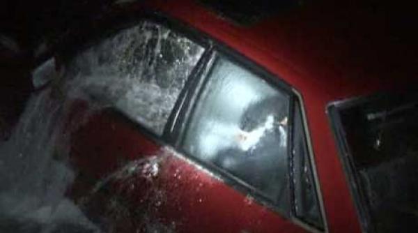 cu masina in mare plonjon de iarna video