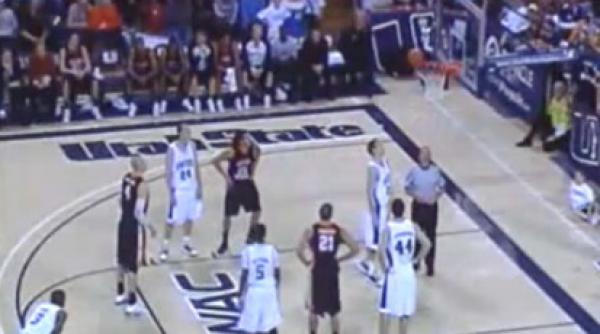 video mingea a inghetat pe inel la un meci de baschet din sua