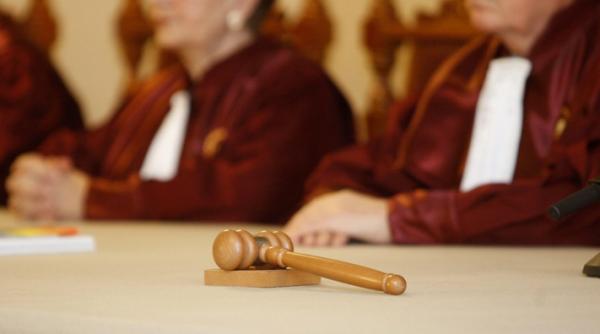 traian basescu a promulgat legile bugetului de stat si bugetului asigurarilor sociale pe 2011