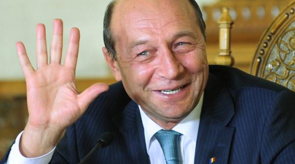 traian basescu pensiile militare sub 3 000 de lei nu vor fi reduse