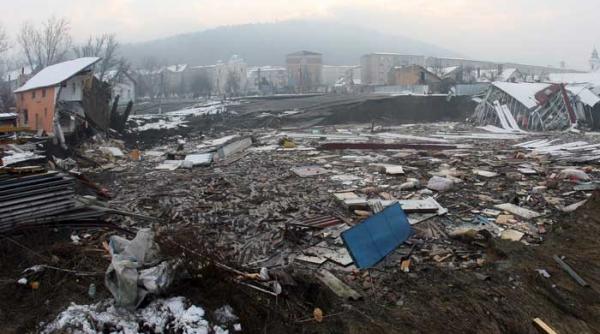 bere cu 1 leu din magazinul prabusit la ocna mures