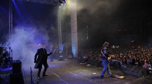 impreuna de revelion in piata constitutiei