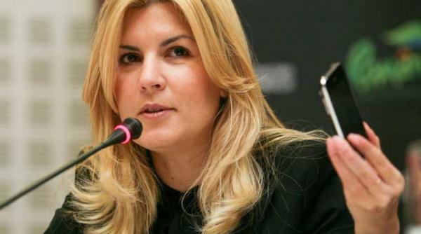 udrea vrea sa lege turistii romani de glie