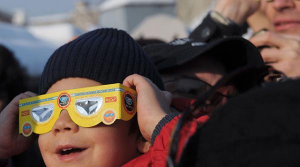 eclipsa partiala de soare vizibila in romania timp de trei ore