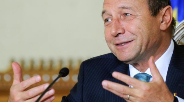 traian basescu a promulgat legea educatiei