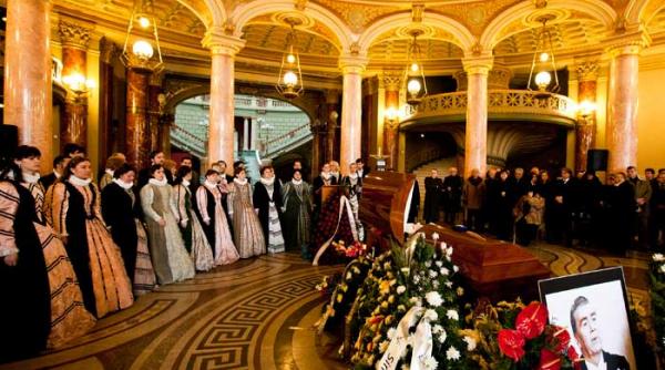 madrigal si a luat adio de la maestrul lor