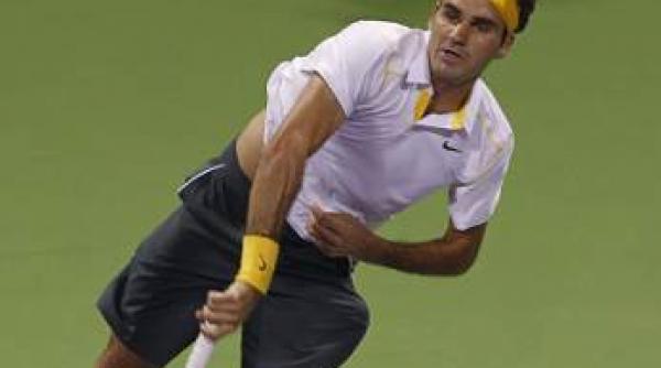 o noua lovitura de geniu a lui federer printre picioare din spatele terenului