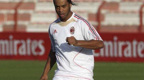 ronaldinho acord cu gremio