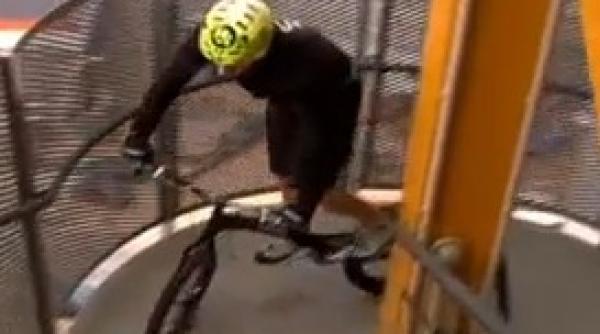 video nou record mondial 2 700 de trepte pe doua roti