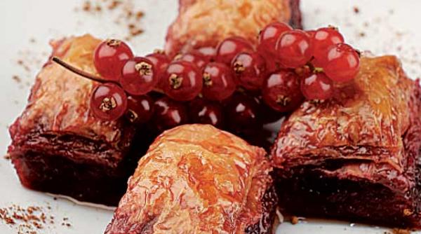 baclava cu mere si coacaze