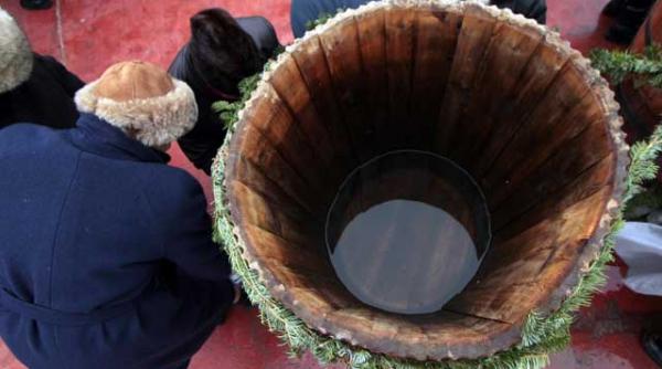 gramada bezmetica a smeritilor la butoaiele cu agheasma