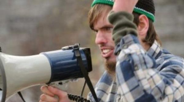 un american convertit la islam a muscat doi agenti fbi