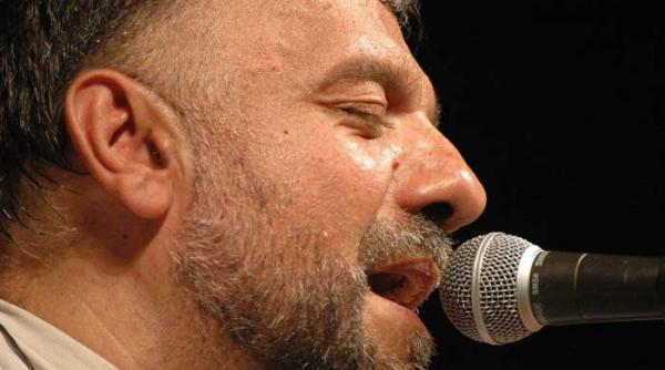 artistul adrian berinde ne invita sa mergem la azil